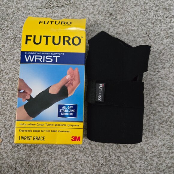 Futuro Wrist Brace | Adjustable Support | Unisex - Picture 1 of 3